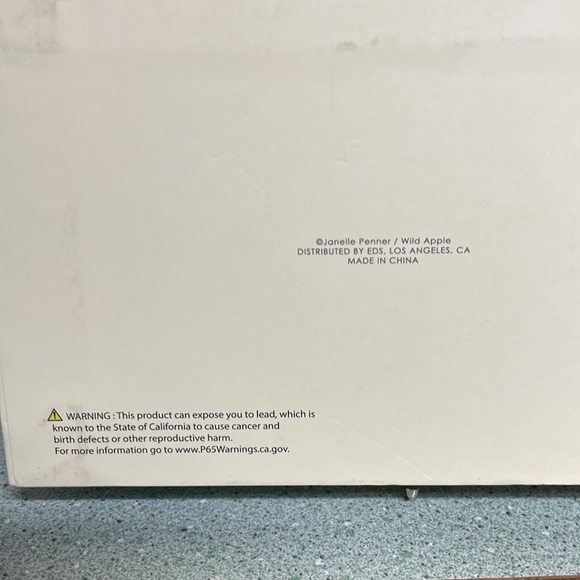 Adorable, musical jewelry box with little bunnies and flowers and carrots - Picture 14 of 14